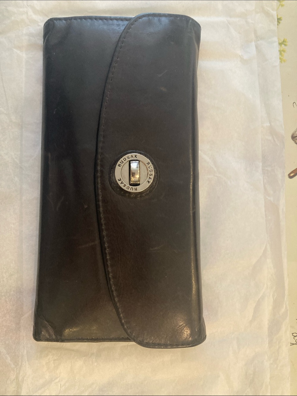 RUDSAK Black Leather Turn-Lock woman’s  Wallet
